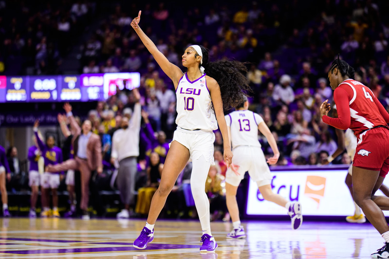 Read more about the article JUST IN: “LSU Icon Angel Reese Reacts To Photo Of NC State Fan Mocking Her”