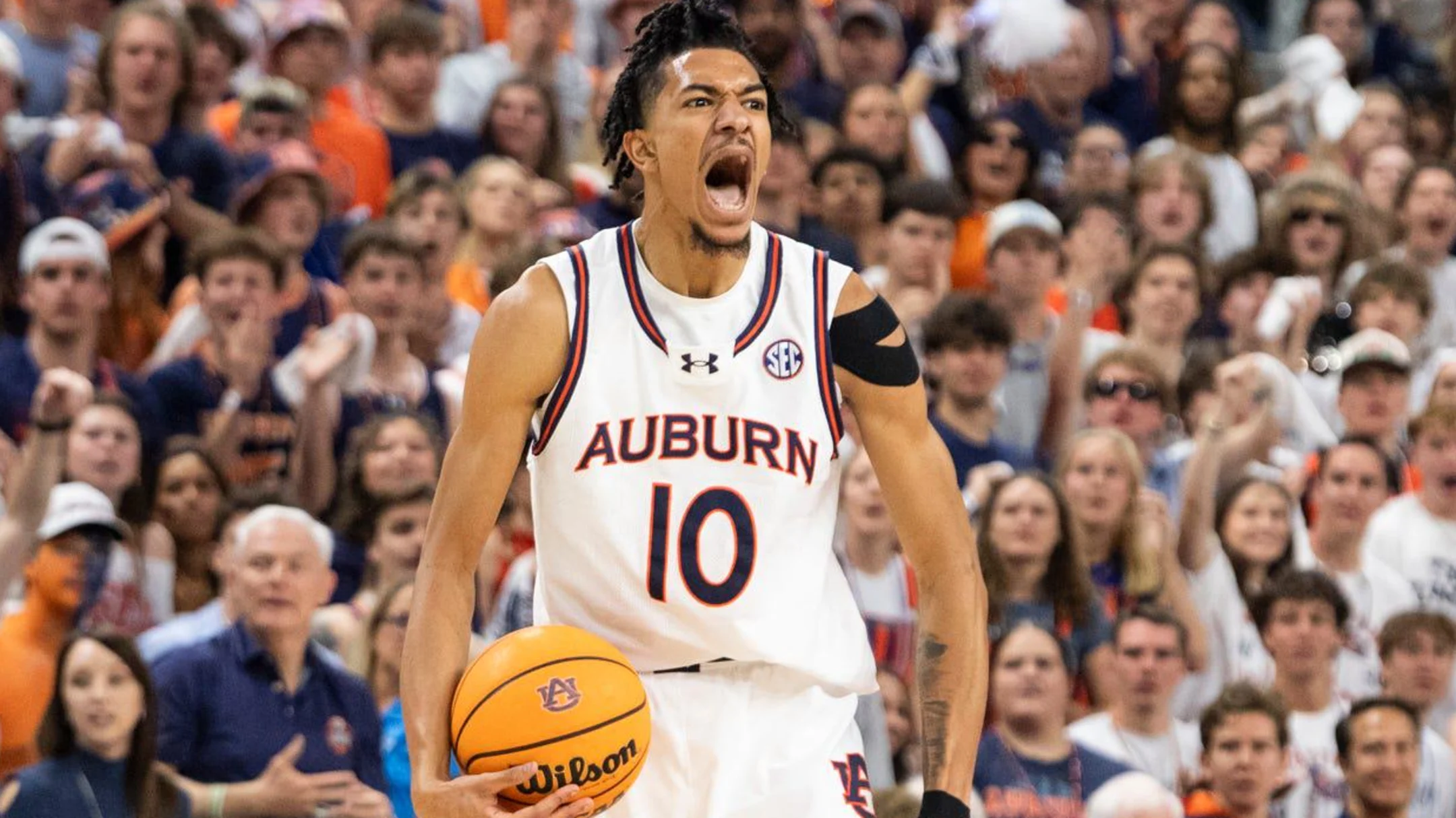 You are currently viewing BREAKING: Tide’s Chris Youngblood Excused For Targeting Auburn’s Chad Baker-Mazara Got Fans Stunned.